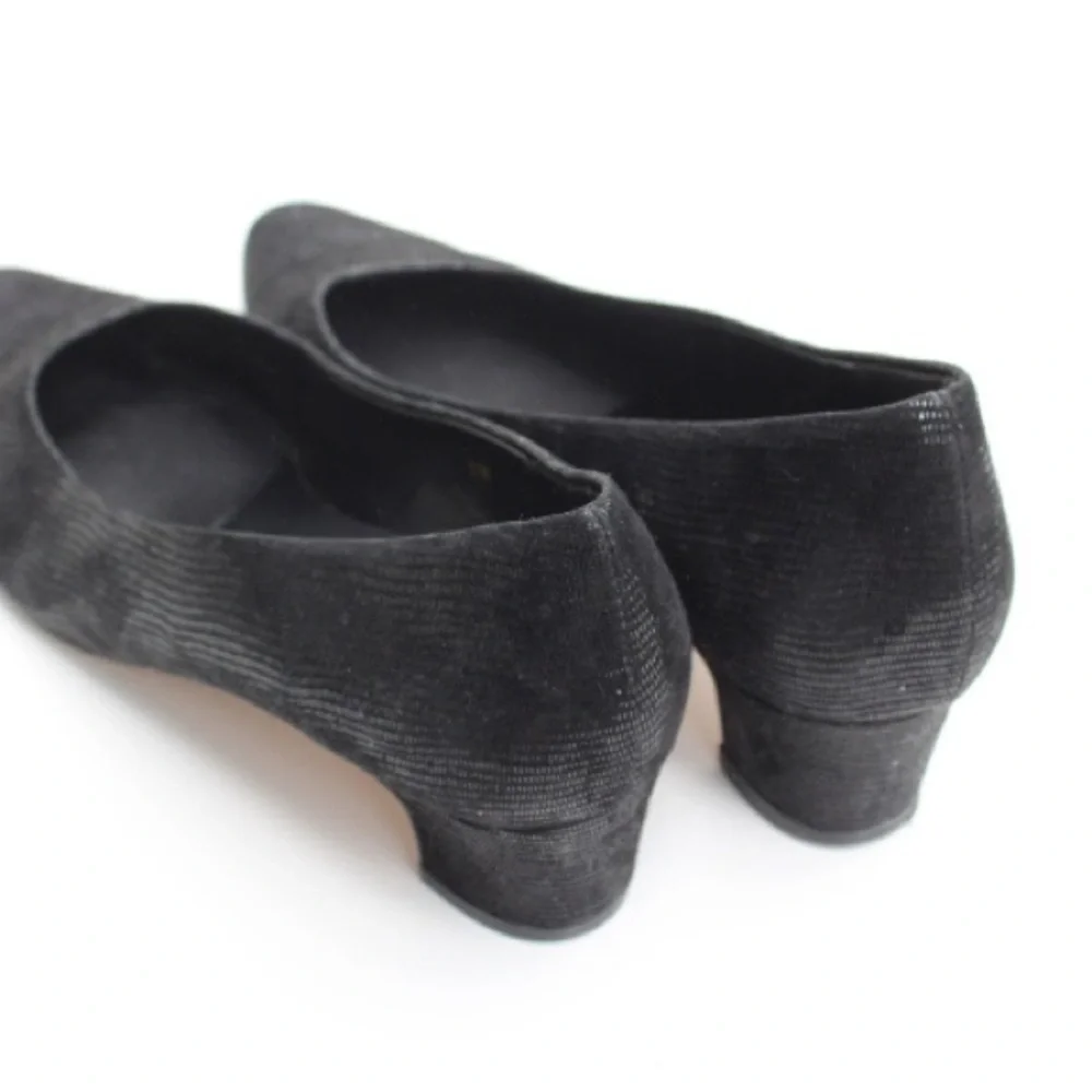 VanEli low pumps
